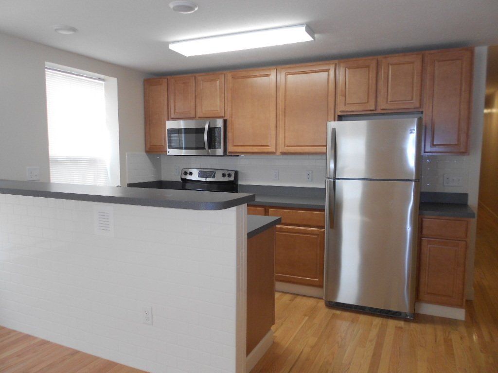 1509-1513 N. High St. - Kitchen 05