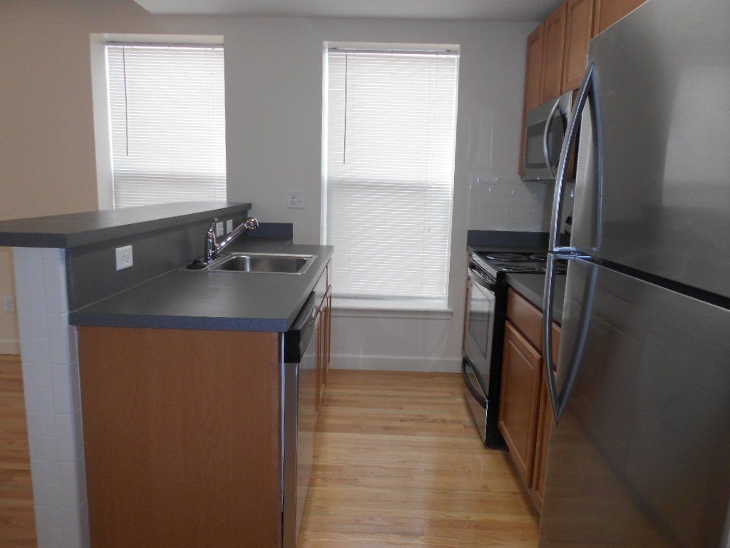 1509-1513 N. High St. - Kitchen 03