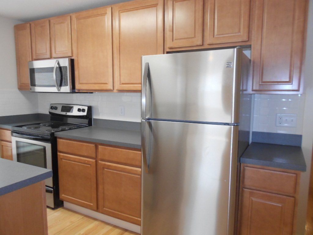 1509-1513 N. High St. - Kitchen 04