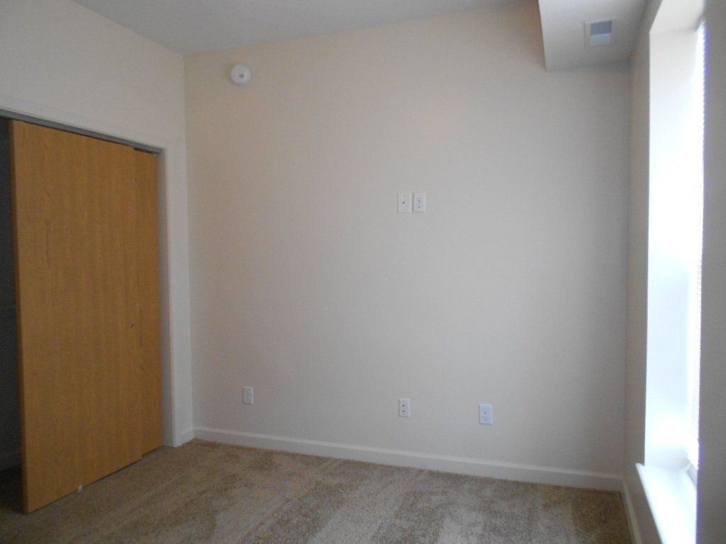 1509-1513 N. High St. - Bedroom 01