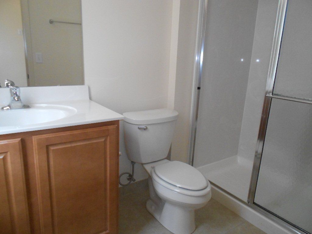 1509-1513 N. High St. - Bathroom 01