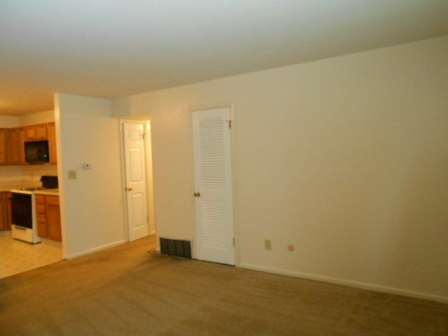1382 Highland- Bedroom 04