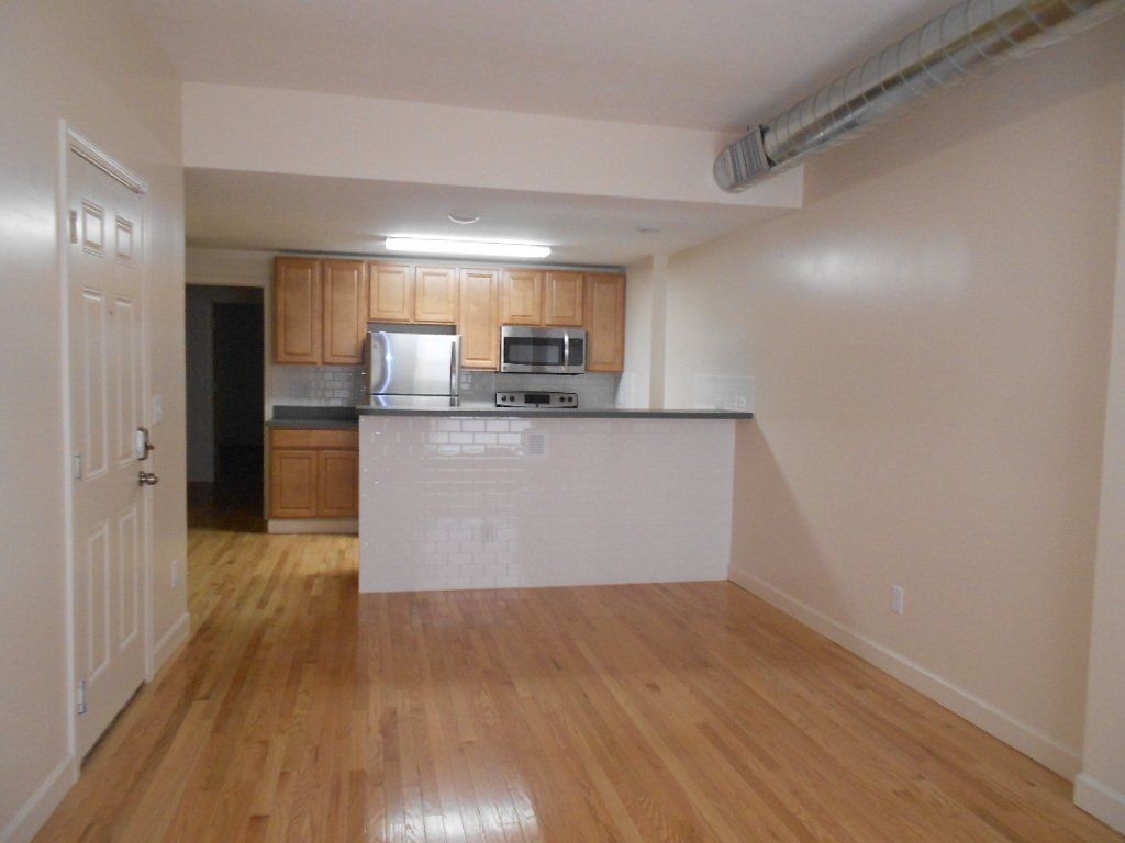 1509-1513 N. High St interior 12