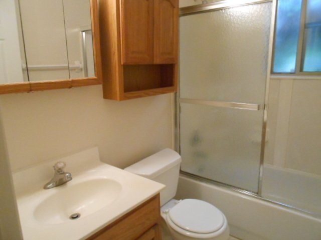 1382 Highland- Bathroom