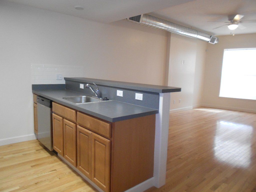 1509-1513 N. High St interior 9