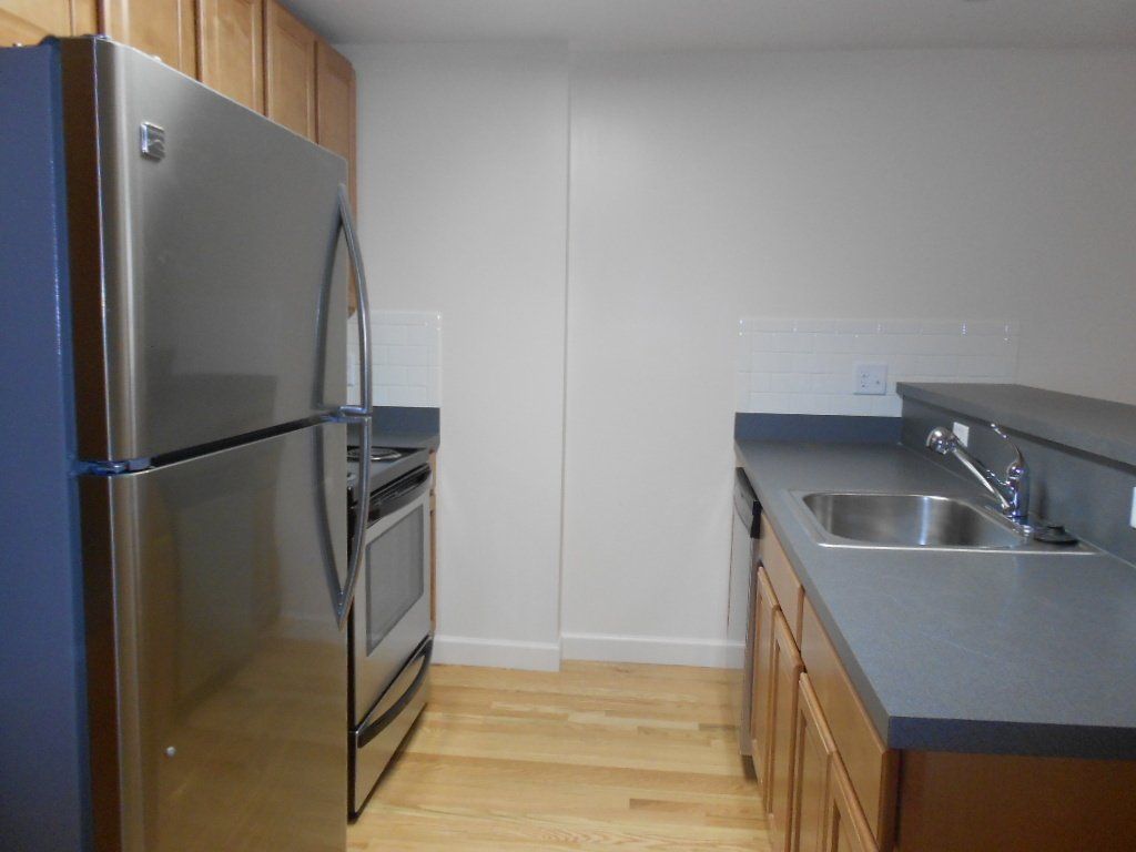 1509-1513 N. High St interior 8