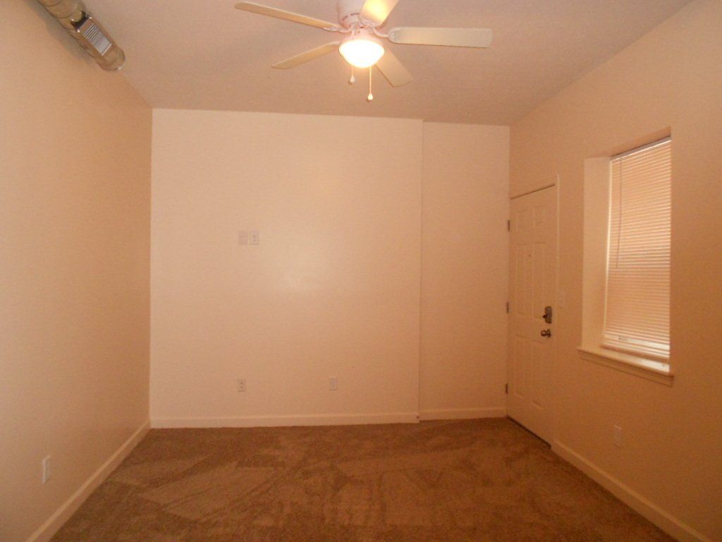 1509-1513 N. High St interior 5