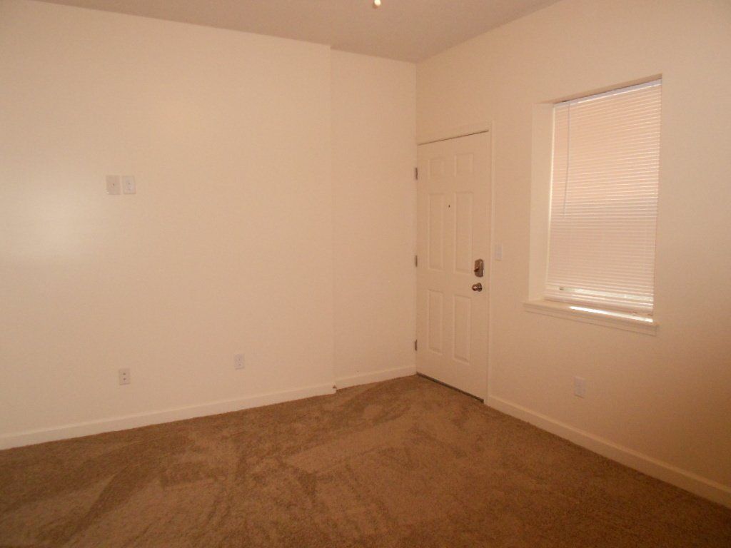 1509-1513 N. High St interior 4