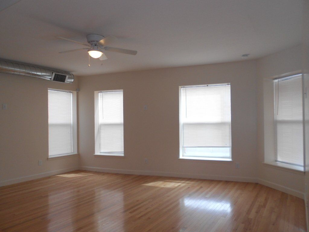 1509-1513 N. High St (1.5 Baths) interior 7