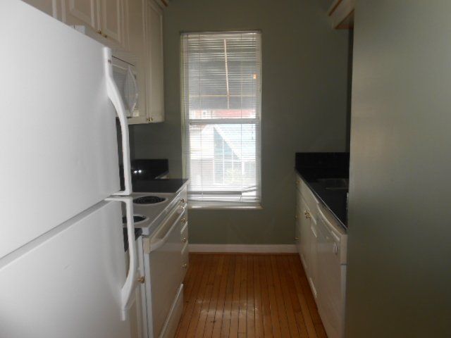 1694 N. High St. Apt. B - Kitchen