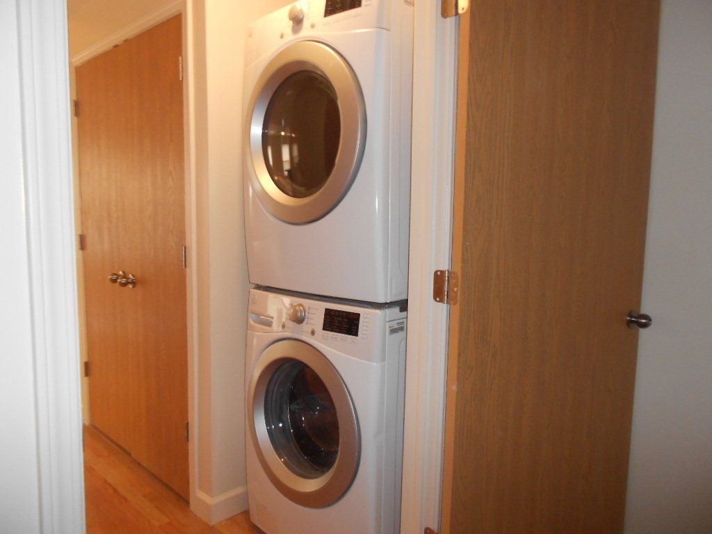 1509-1513 N. High St (1.5 Baths) interior 3