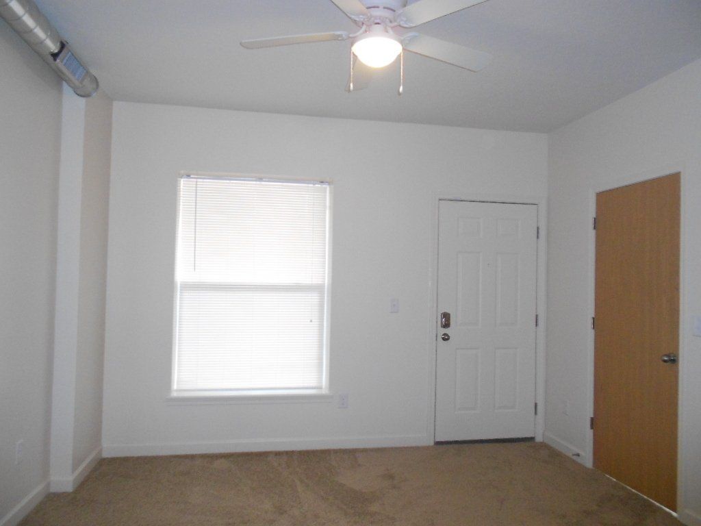 1509-1513 N. High St (1.5 Baths) interior 1