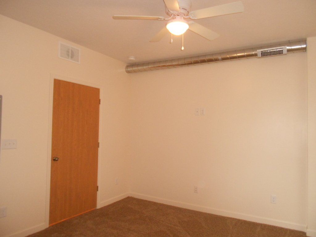 1509-1513 N. High St (1.5 Baths) interior