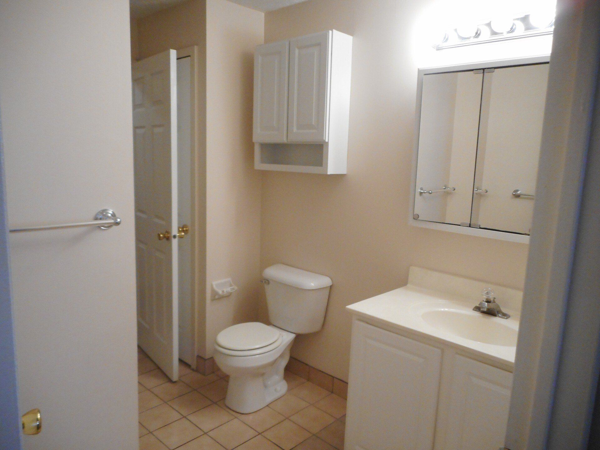 150-161 W. Maynard - Bathroom 01