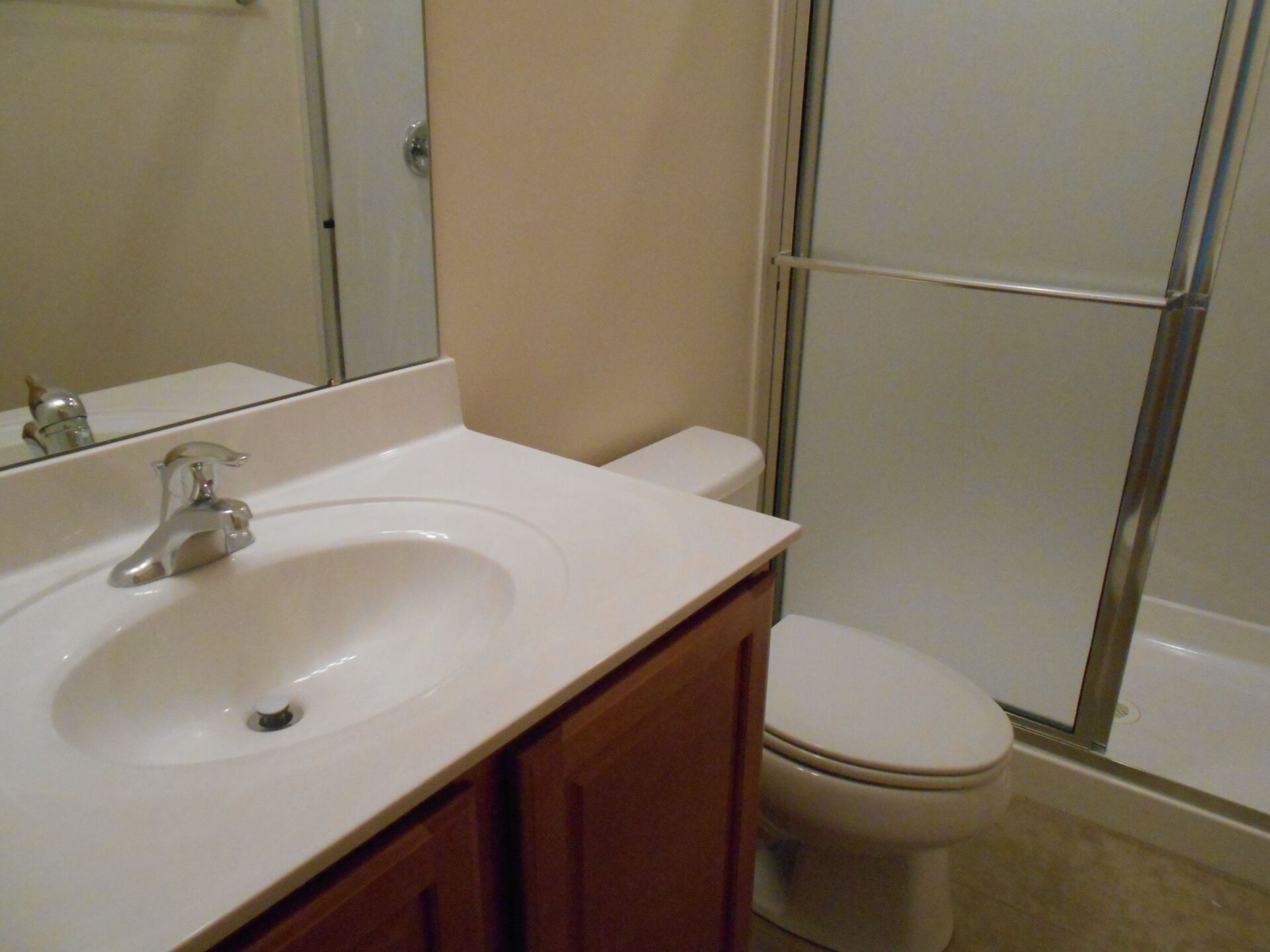 1455 Neil Ave bathroom 2