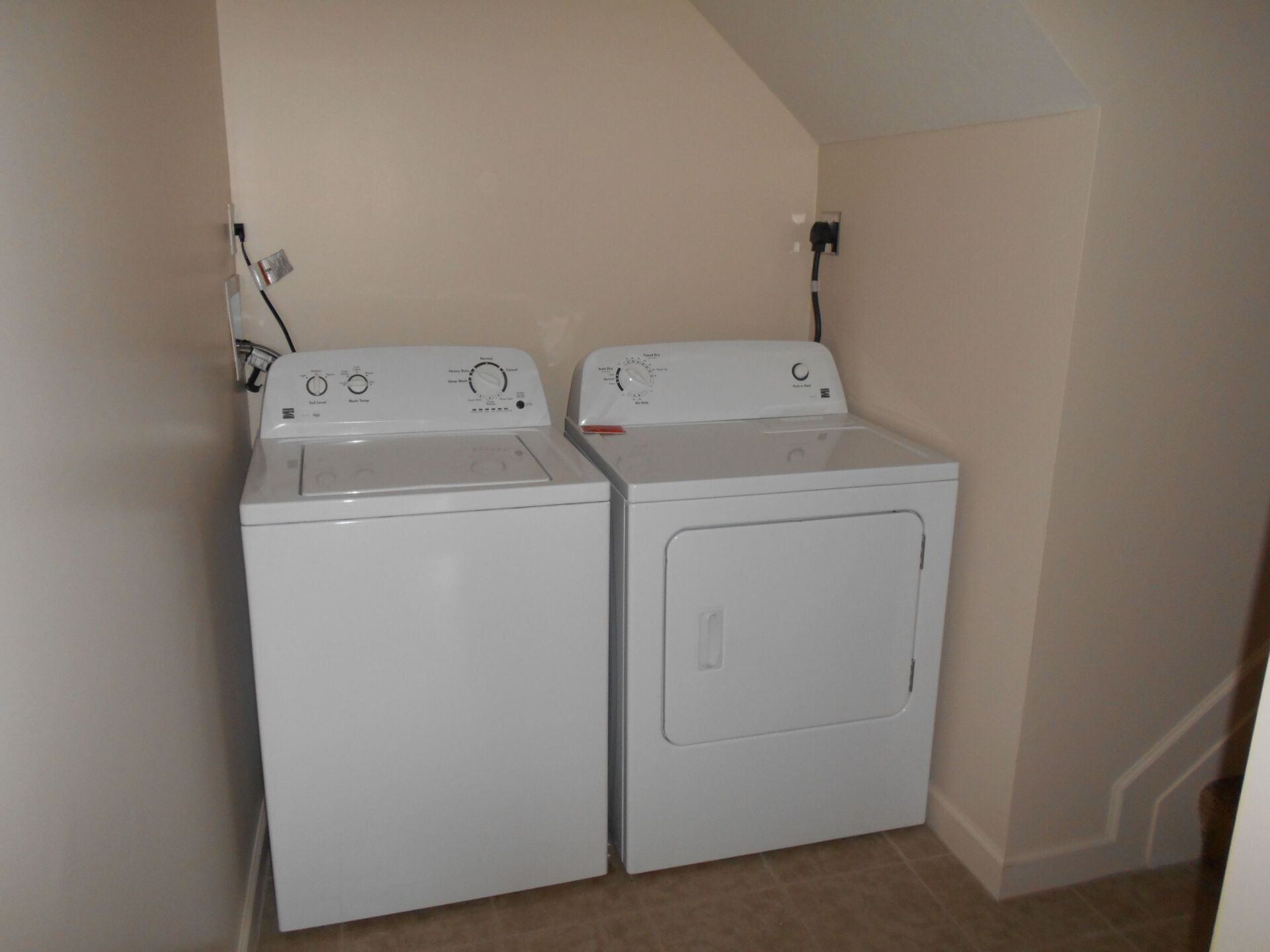 1455 Neil Ave laundry