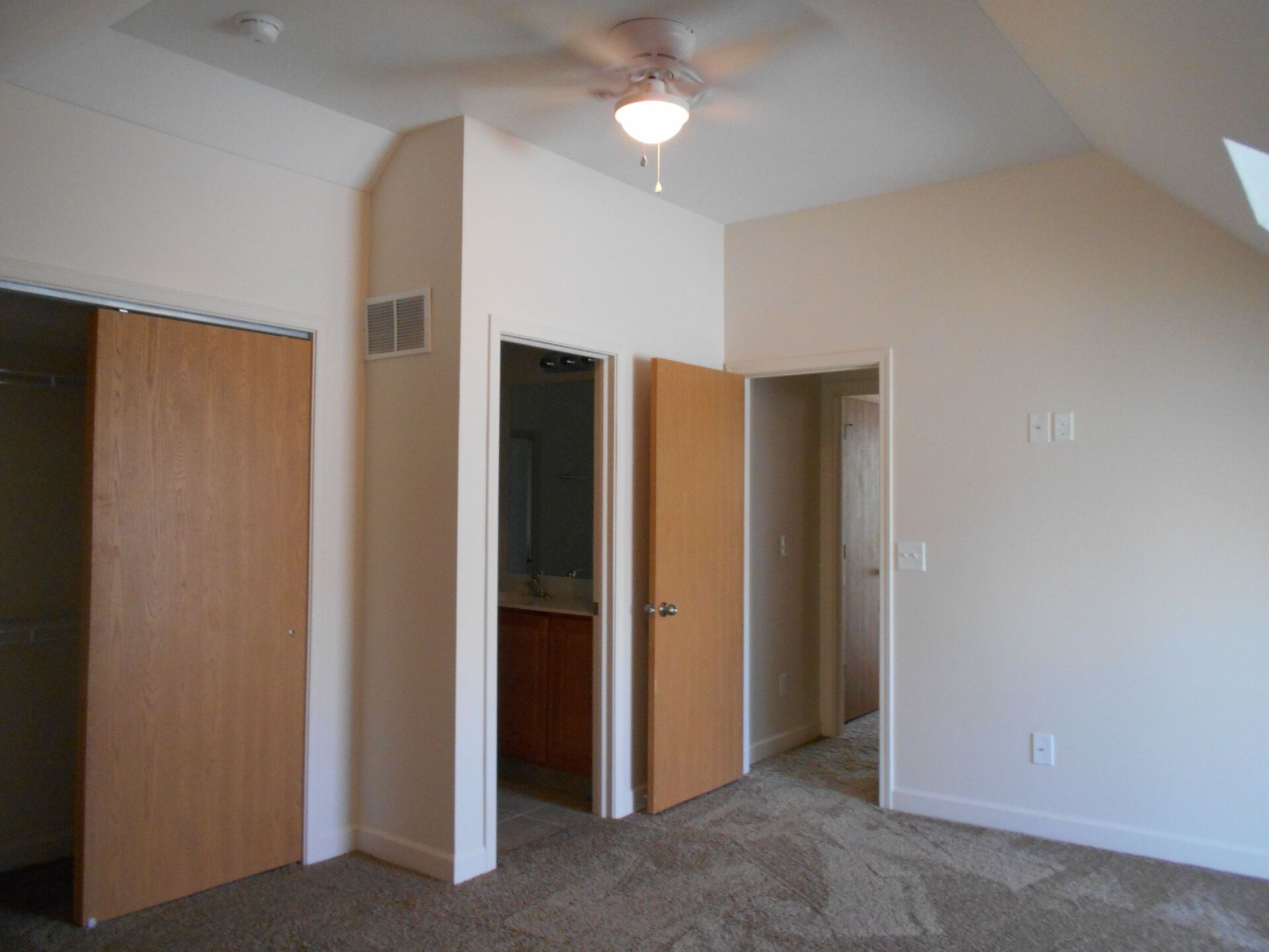 1455 Neil Ave bedroom