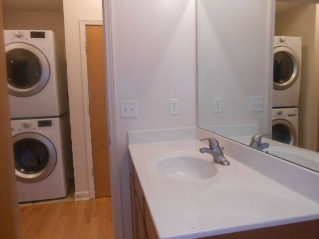 1469 Neil Ave.- Bathroom 02