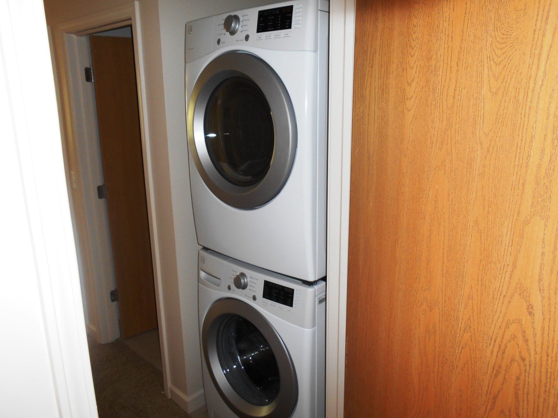 1471 Neil Ave.- In Unit Laundry