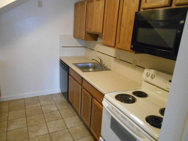 150-161 W. Maynard - Kitchen 04