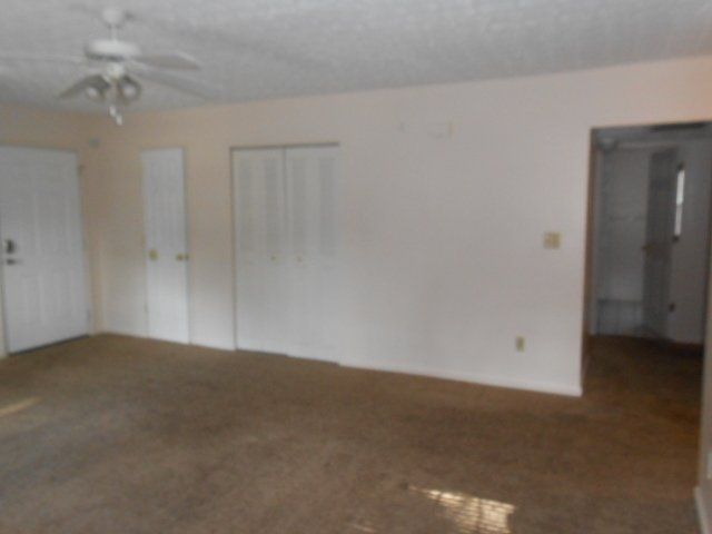 121 E. 15th Ave living room