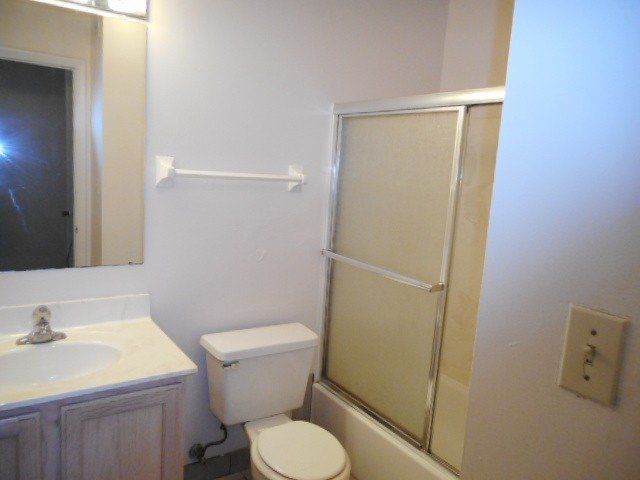 31-35-e-12th-ave- Bathroom