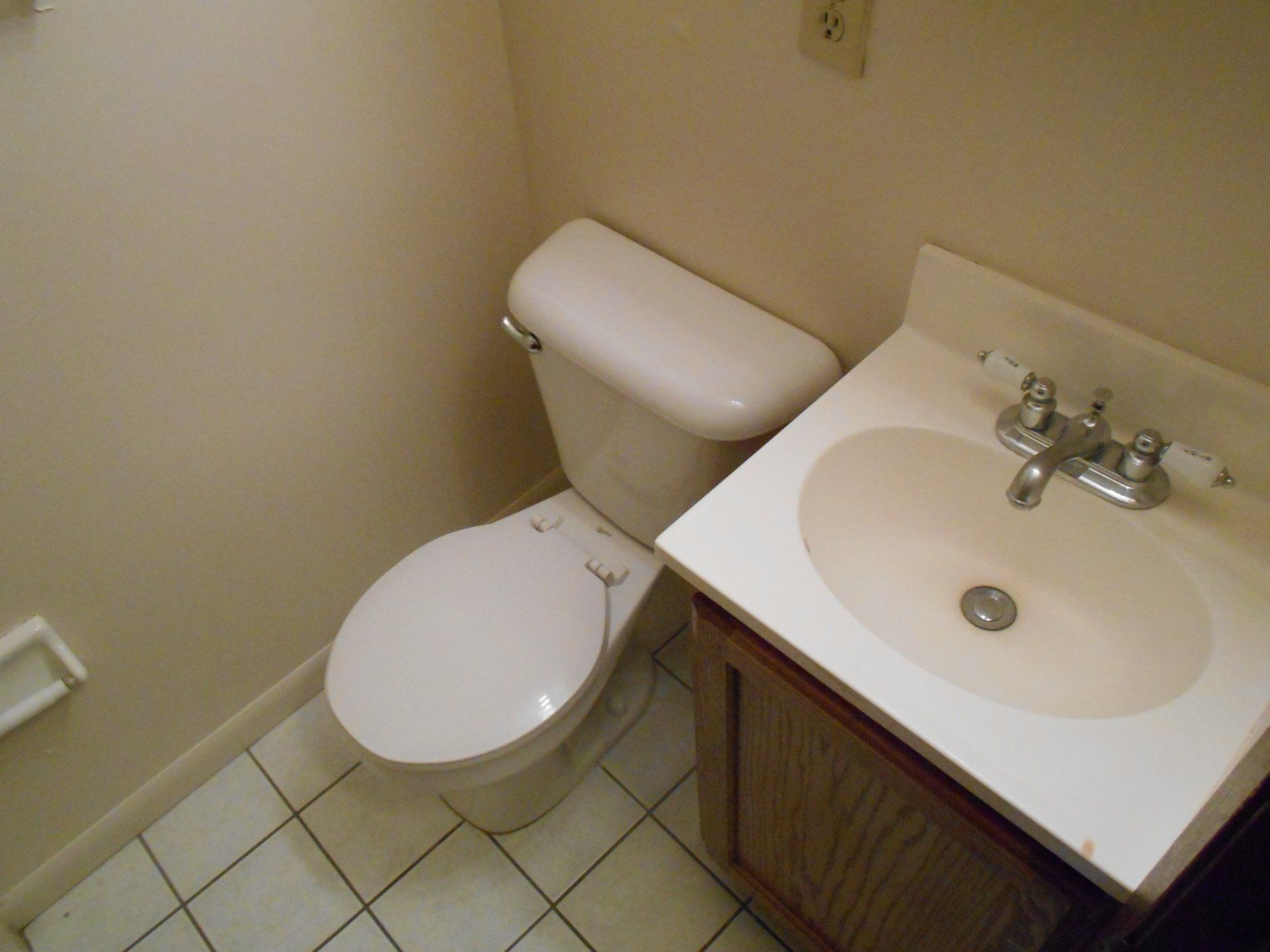 170 - 188 W. 9th Ave bathroom