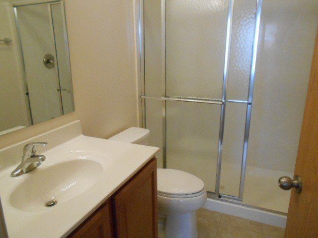 14-24-w-9th-ave- Bedroom with tub and sink