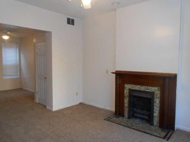 1522-1532 Worthington - Living Room 02