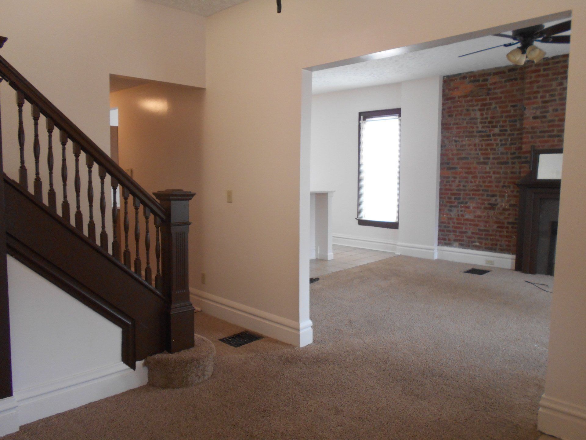 1543 Summit Street - Living Room 02