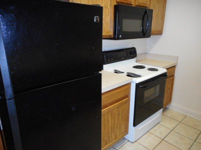 135-137 E. 12th Ave.- Kitchen 04