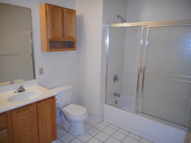 93 E. 15th Ave. Apt. D - Bathroom 02