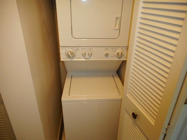 93 E. 15th Ave. Apt. D - Laundry 01