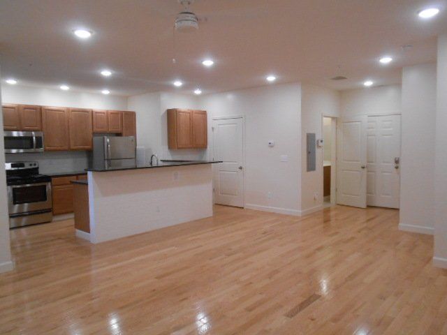 1523-1529 N. Wall St kitchen 2