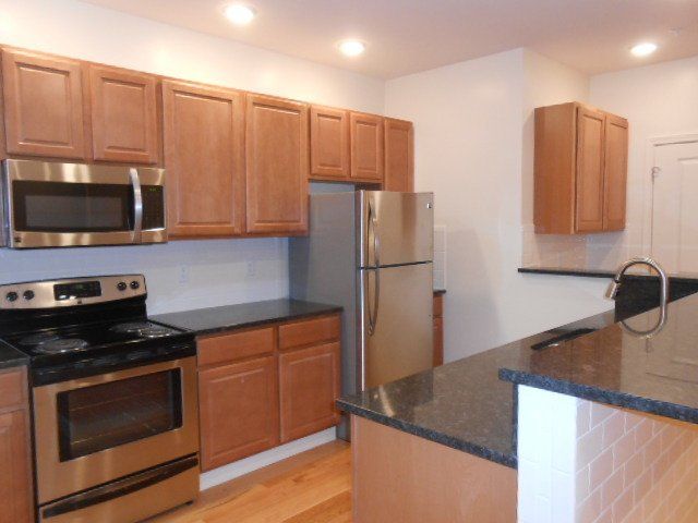 1523-1529 N. Wall St kitchen