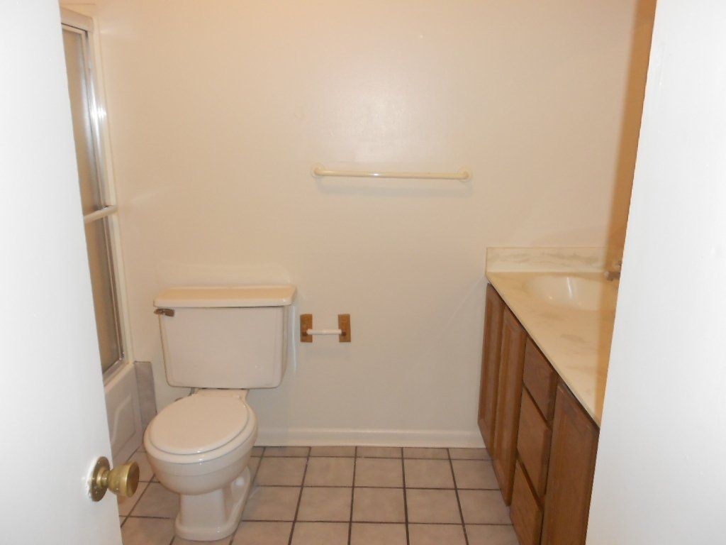 31 & 35 E 12th Ave bathroom