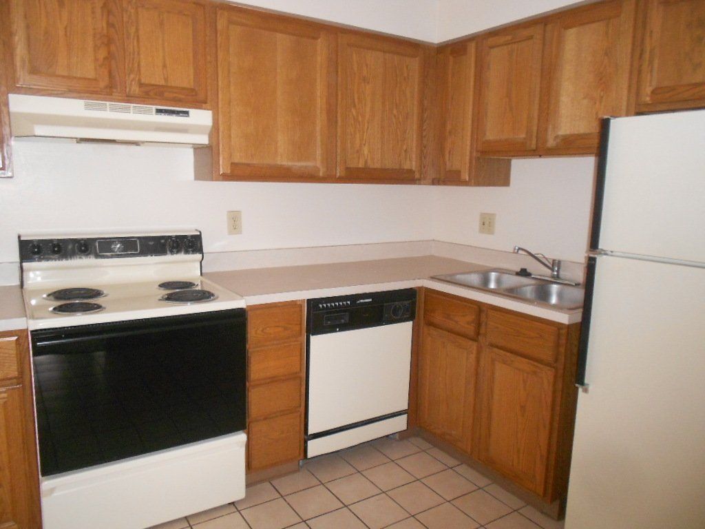 106-114 E Lane Ave  - Kitchen 05