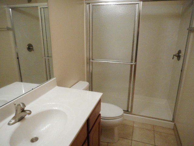1469 Neil Ave.- Bathroom 01