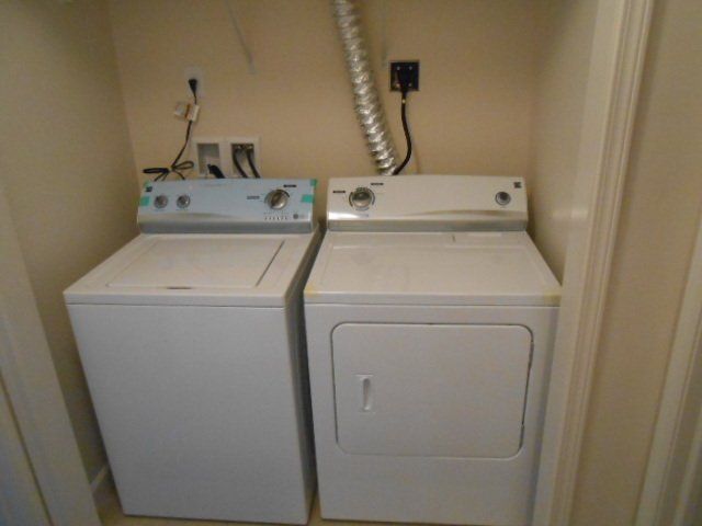 166 E. Lane Ave laundry