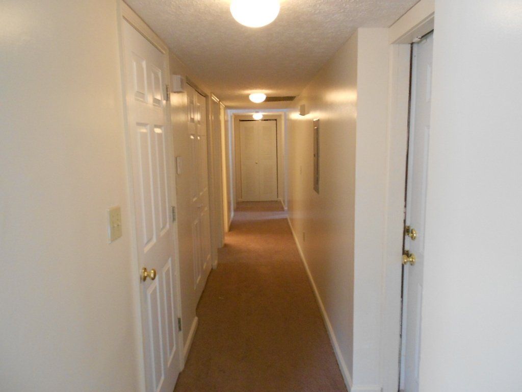 218 E. 17th Ave. -Hallway