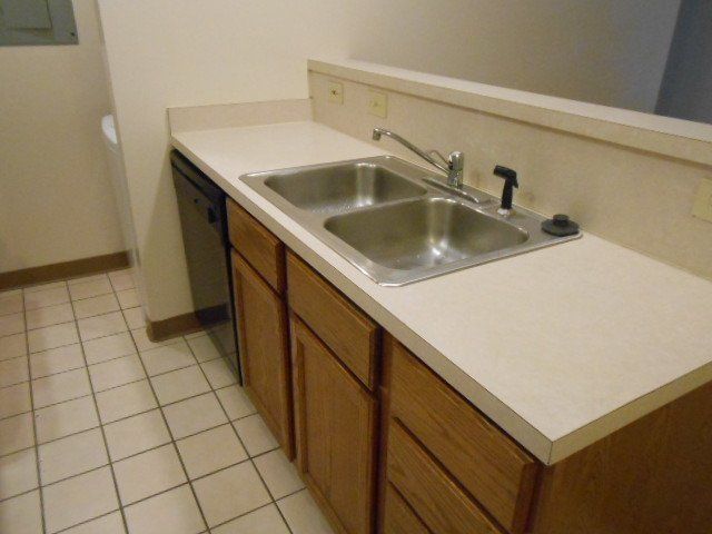 44 E. 12th Ave. Apt. C - Kitchen and sink
