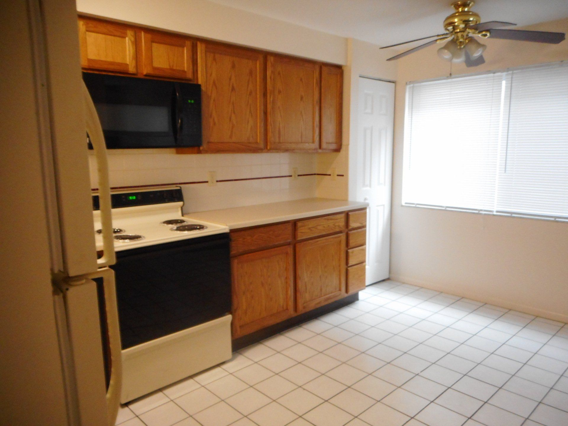 106-114 E Lane Ave - Kitchen 01