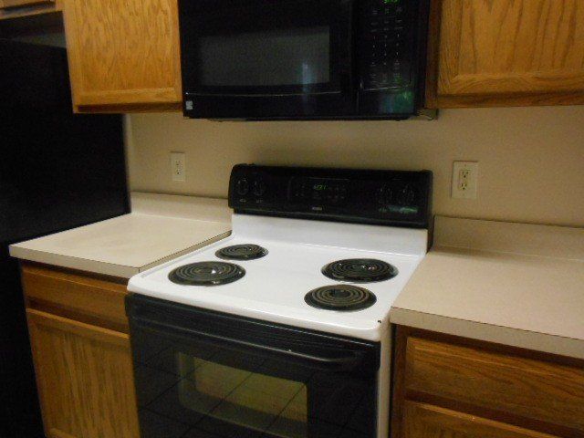 135-137 E. 12th Ave.- Kitchen 03