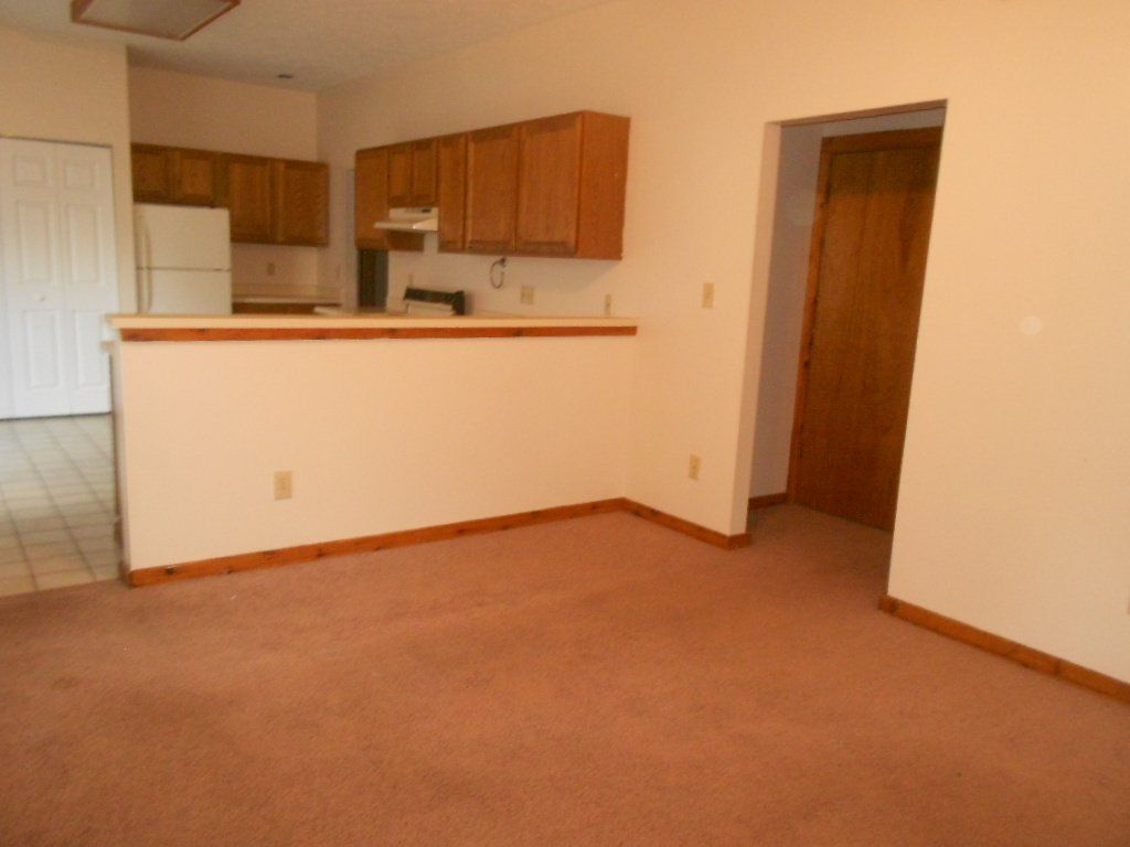 37 E. 14th Ave Apt. A living room