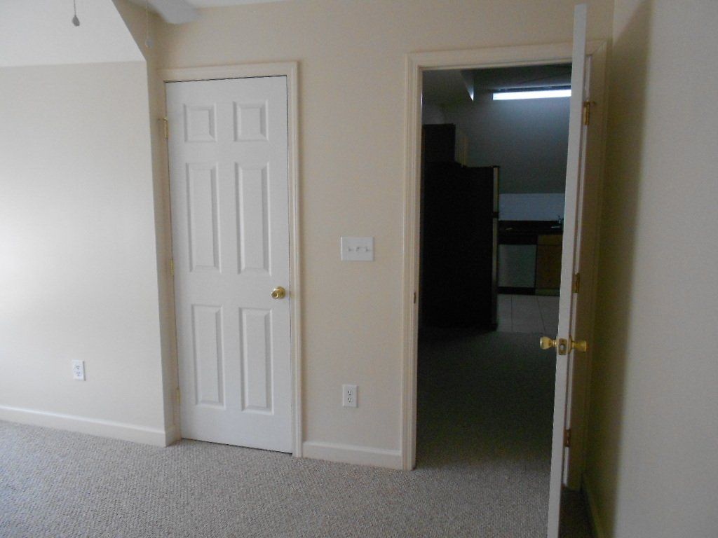 367 W. 6th Ave. Apt. 9.- Living room 01