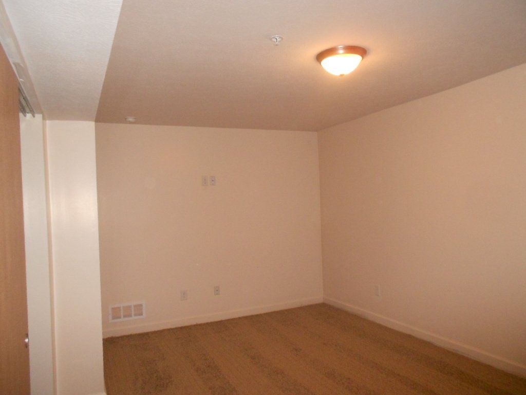 2000 Indianola Ave. Apt. A - Bedroom 02