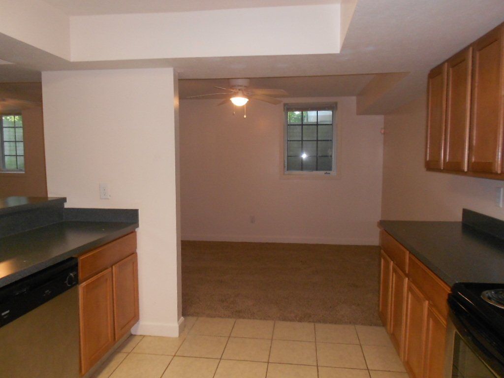 2000 Indianola Ave. Apt. A - Kitchen 02