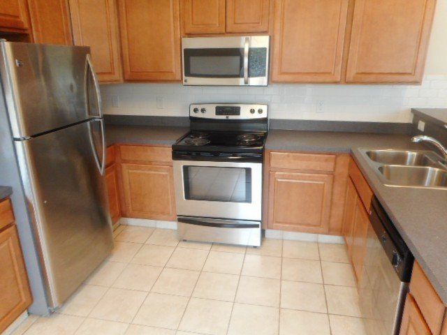 1471 Neil Ave.- Kitchen 01