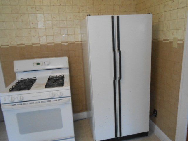 627 Neil Ave white appliances