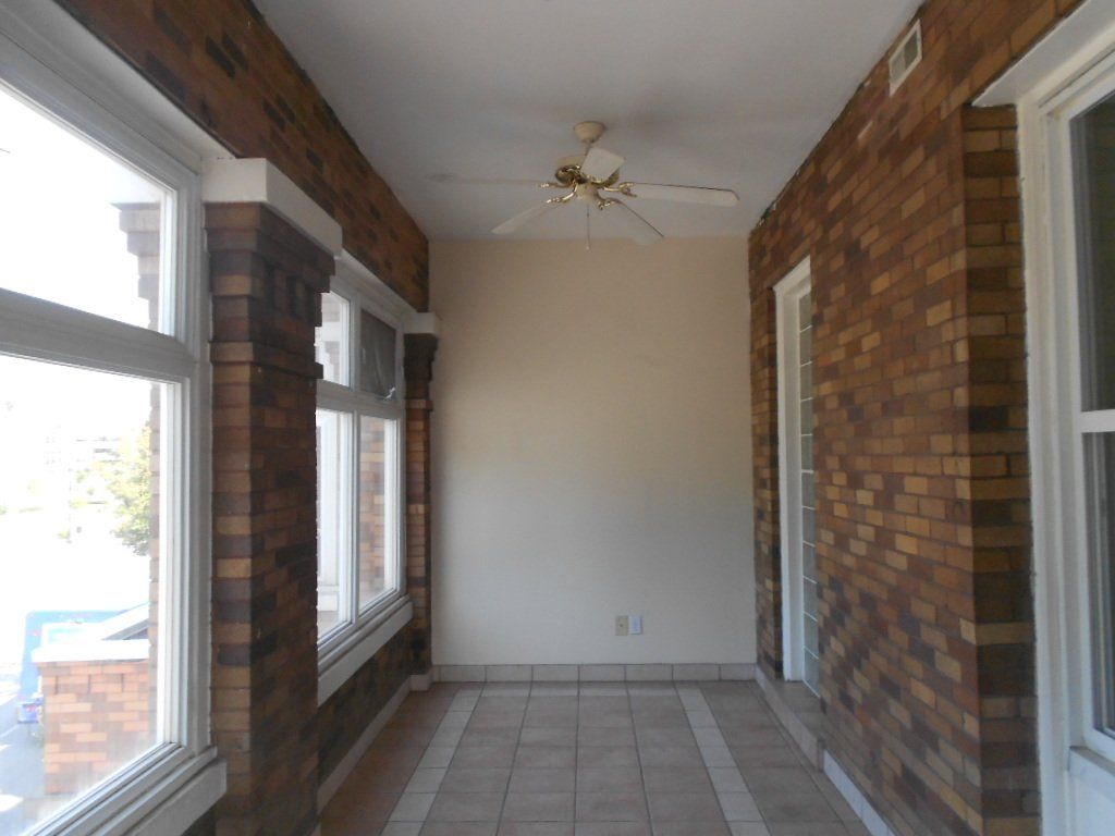 1694 N. High St. Apt. B -Room